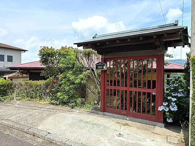 Used single-family home in Izu Kyukou Ogikubo subdivision, single-story building