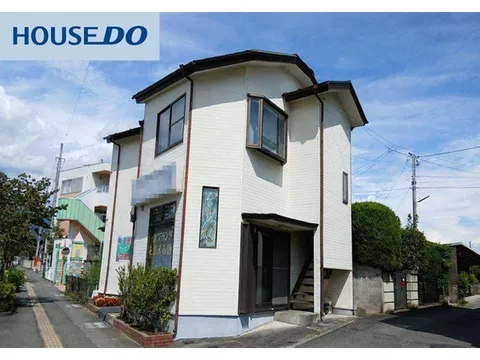 Excellent visibility with a corner lot feel. Two kitchens and two toilets are fully equipped. Convenience is perfect!