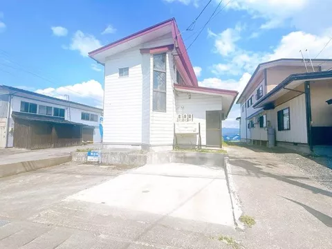 [Open House] [New replacement of water facilities planned] [Exterior painting planned]