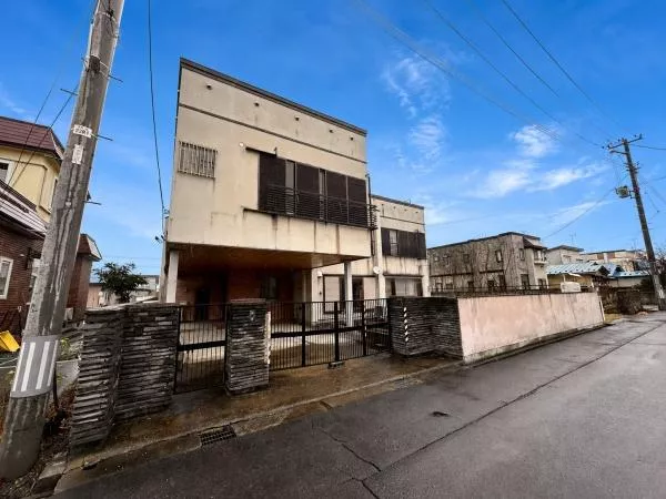 Kuroishi City, Omachi 2-chome (Kuroishi Station) 2-story building 10SDK