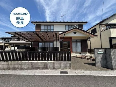 【Over 100 tsubo of land area!】 Comes with a carport to protect your vehicle from sunlight and rain♪