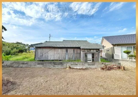 10 minutes on foot from Kintetsu Minami Osaka Line "Shakudo"