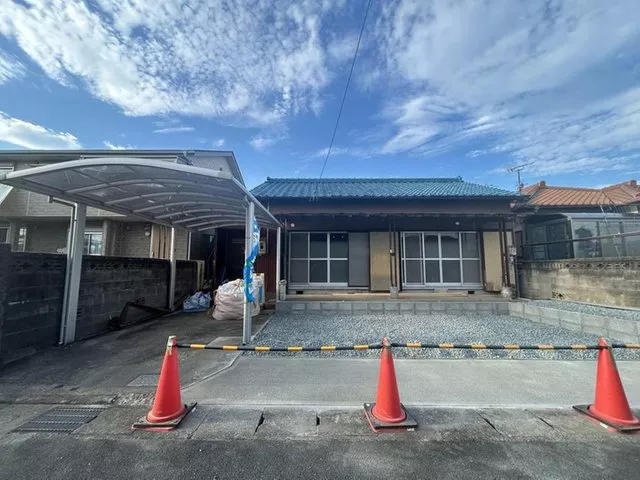 [Open House] Under renovation / Single-story / Garden space available / Quiet residential area / Parking for 3 cars