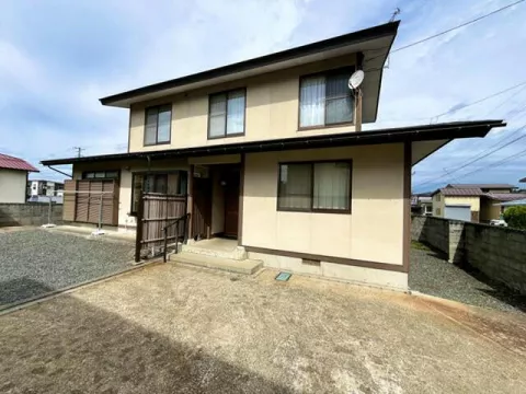 Yonezawa City, Mansei Town, Kuwayama (Yonezawa Station) 2-story building 6LDK