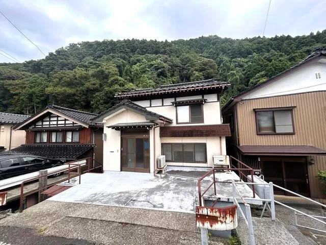 Approximately 70 meters to the sea ♪ About 1 hour and 20 minutes by car to Hakuba Village ♪ Good view ♪ Parking for 2 cars possible ♪