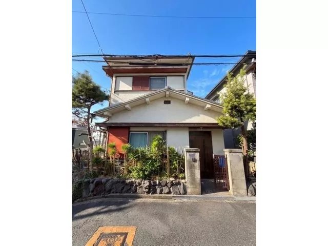 Southeast corner lot, excellent sunlight and ventilation! All rooms are spacious, approximately 6 tatami mats or more♪