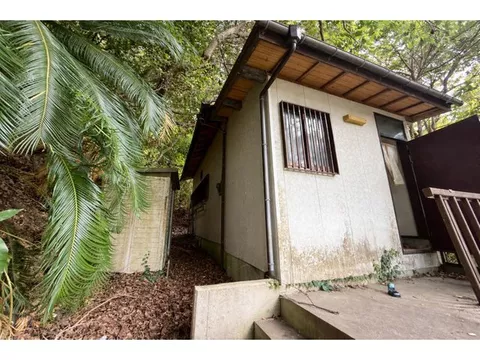 This property is located in a relaxing place full of nature.
