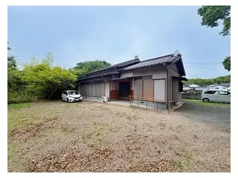 The garden area is spacious and can be utilized for parking and barbecues.