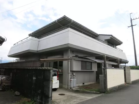 4-minute walk from JR Kotoku Line "Sanuki Tsuda" Station