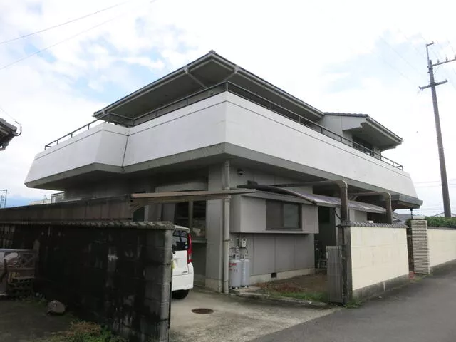 4-minute walk from JR Kotoku Line "Sanuki Tsuda" Station