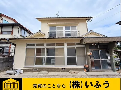 Approximately 60 tsubo of land! You can change to your preferred layout with renovations! Parking space for 4