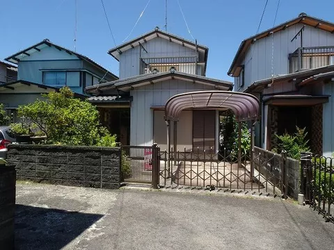 (Minami-Komatsushima station) 2F 4DK

2.8 million yen