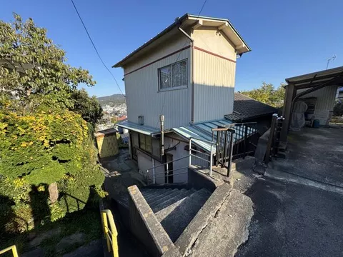 2-chome, Izumi-cho, Ishinomaki-shi (Ishinomaki Sta.) 2F 5DK

1,000,000 yen
