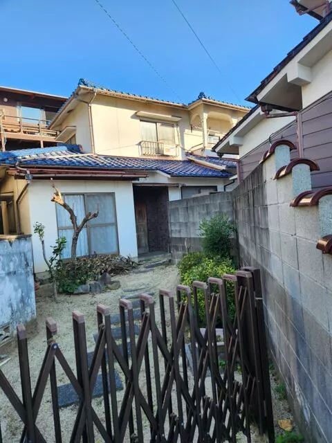 Matsuyama-shi, Shukuya Higashi-machi (Dogo Onsen Sta.) 2F 5DK

4 million yen