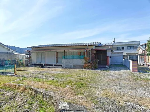Used single-family home in Shirahama Town, Ataku