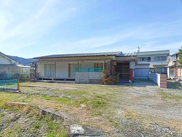 Used single-family home in Shirahama Town, Ataku