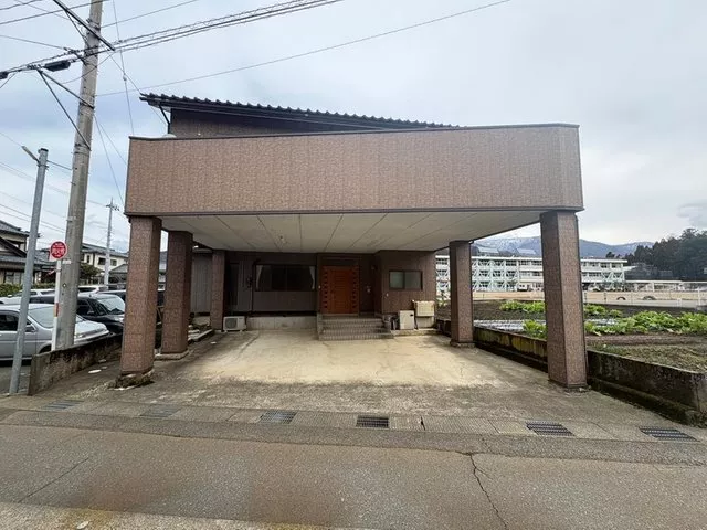 Right next to Shibi Kindergarten and Shibi Elementary School!
