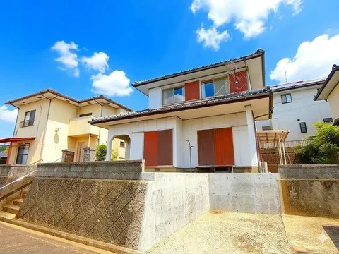 A 5DK house located on a hill in Kamisuwacho, Omura City. View of Omura Bay and suitable for a home garden. - Image 1