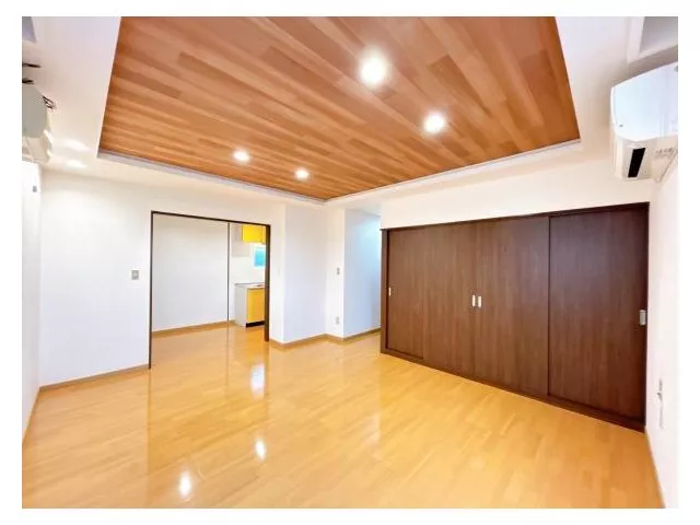 [Open House Held] [Renovation Completed, Move-in Possible Within the Year] Mainly focused on exterior construction