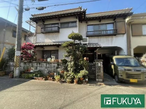 ■ Each room is spacious with over 6 tatami mats!