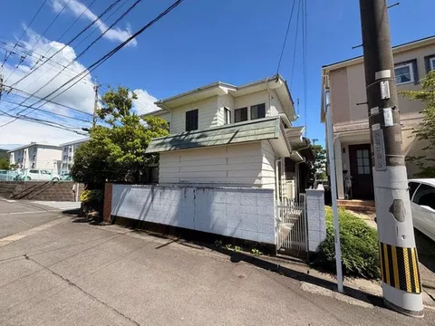 Right in front of Nishiyamadai Elementary School! A corner house where you can enjoy BBQ in the courtyard! Parking lot construction possible! - Image 2