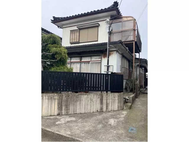 Torii Town (Tsuruoka Station) 2.3 million yen