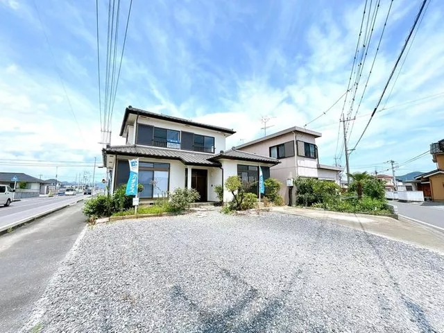 Open house held / Renovation completed / Immediate move-in possible