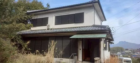 Used single-family home in Mure-cho, Takamatsu City, 1323 Kamide Nishi