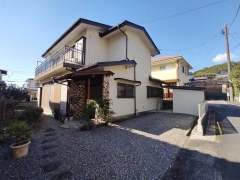☆ A quiet residential area by the river where you can feel the gentle flow of the river nearby.