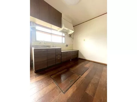 11 minutes on foot from the Osaka Metro Sennichimae Line "Minamitani"; spacious living space with all rooms over 6 tatami mats
