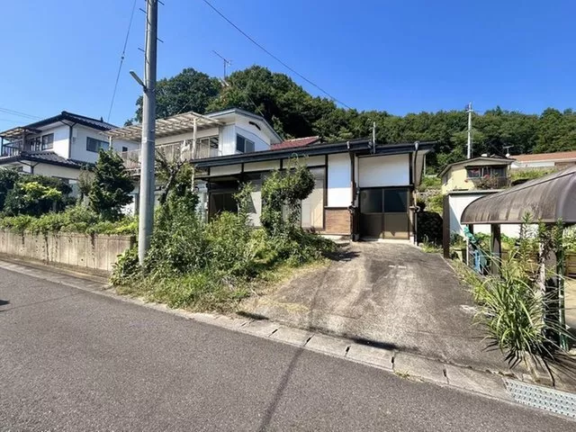 5 minutes on foot to "Miharu" Station on the JR Ban'etsu East Line.