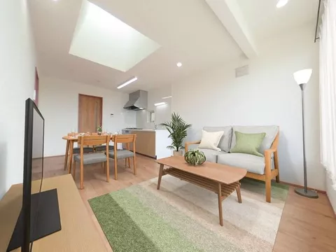 Open house held, interior and exterior renovation completed, immediate move-in available