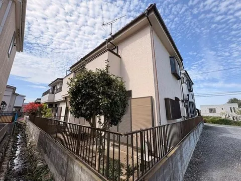 "■Ample storage! Space for 2 cars! Good sunlight exposure■"