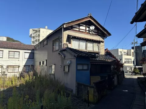2F 6DK in Awazu-cho, Komatsu-shi, Komatsu

800,000 yen
