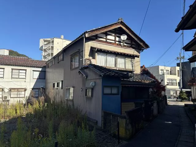 2F 6DK in Awazu-cho, Komatsu-shi, Komatsu

800,000 yen
