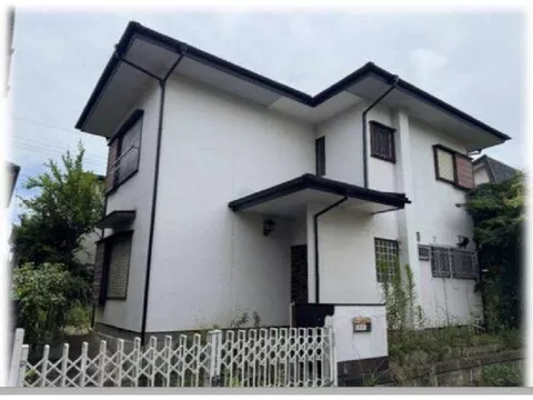 In a quiet residential area, it's convenient with a nursery and convenience store nearby♪