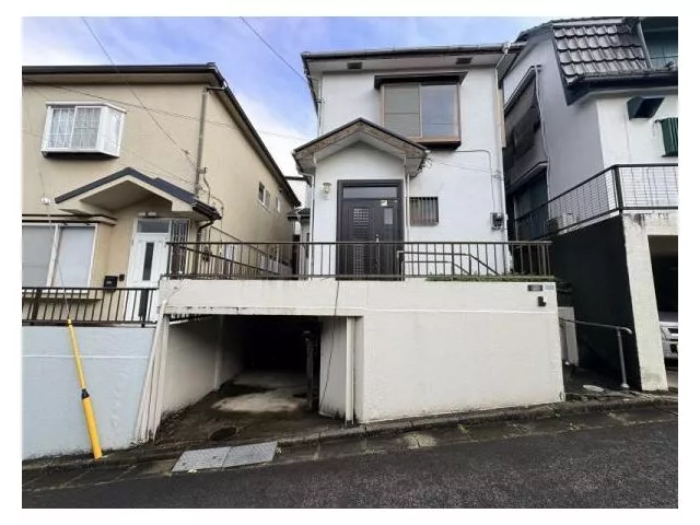 ☆Two stations available☆Good sunlight☆Immediate handover available☆☆Approximately 15 minutes on foot to elementary and junior high schools☆All rooms with two windows