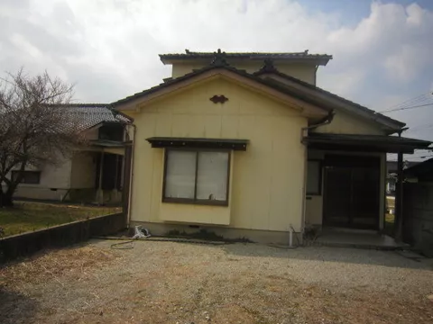 Uozu City, Tenjinnoshin 2-story 5K