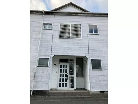 Two-sided road frontage! Convenient for commuting by car due to proximity to the bypass! Near a supermarket!