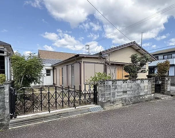 Used single-family home, Hanoura-cho Kasugano, used house.