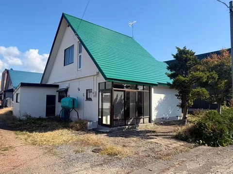 Approximately 130 tsubo of land! Fully equipped for convenient living◎ Enjoy a large garden and farm with 4LDK♪