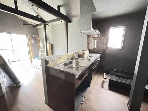 A single-story 1LDK under renovation, a spacious home with a 16.5 tatami mat LDK - Image 2