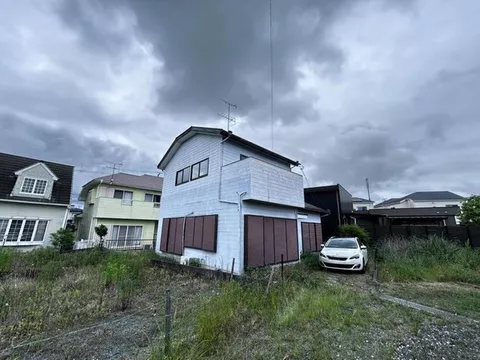 750m to National Route 1. Convenient location for commuting by car.