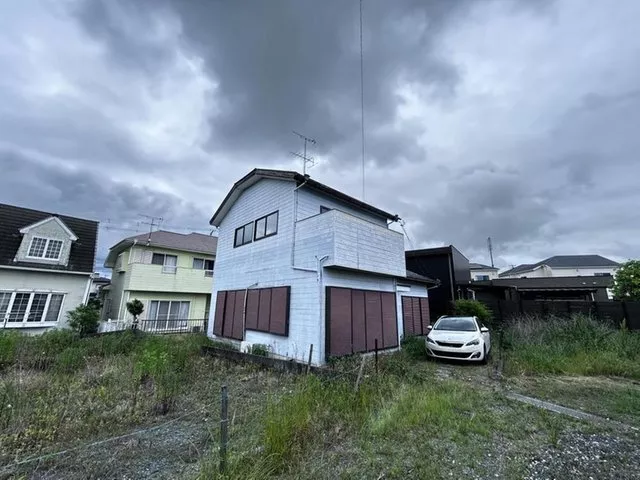 750m to National Route 1. Convenient location for commuting by car.
