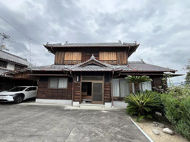 Used single-family home, 3.1 km from JR Tokushima Line Awa-Yamakawa Station