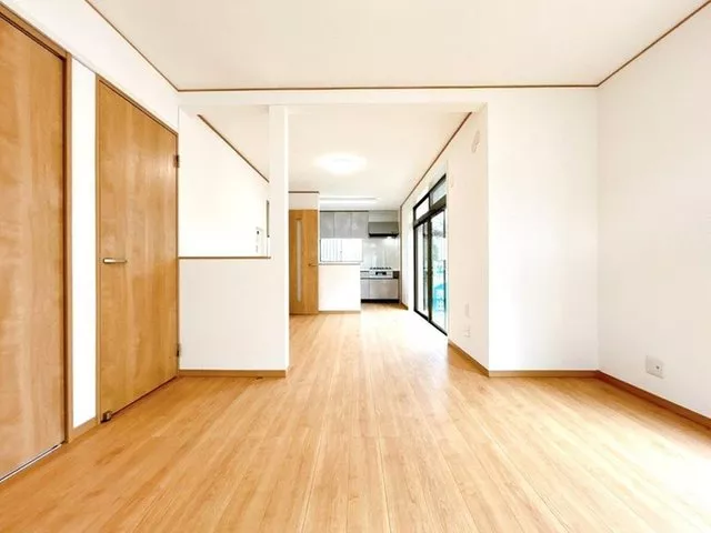 [Open house held] [Viewing available even during renovation] All water facilities replaced, flooring and doors replaced,