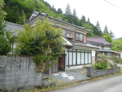 2F 7DK in Kawarada, Ichinomiya-cho, Shiso-city, Shiso

2,000,000 yen