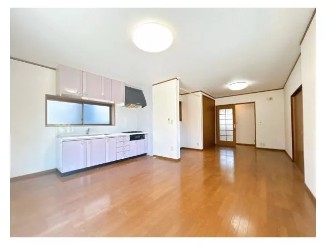 [Open House] [Under Renovation] 3LDK house in a quiet residential area. Water facilities are new
