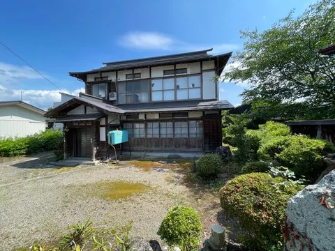 4500m walk from JR Ou Main Line "Yonezawa" Station [Bus available] Bus 20 minutes to Yamakou Sasahara Bus Stop, 500m walk