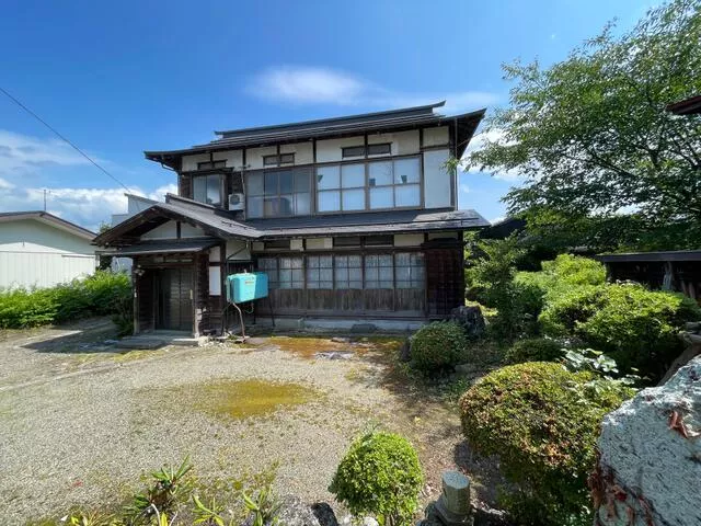 4500m walk from JR Ou Main Line "Yonezawa" Station [Bus available] Bus 20 minutes to Yamakou Sasahara Bus Stop, 500m walk